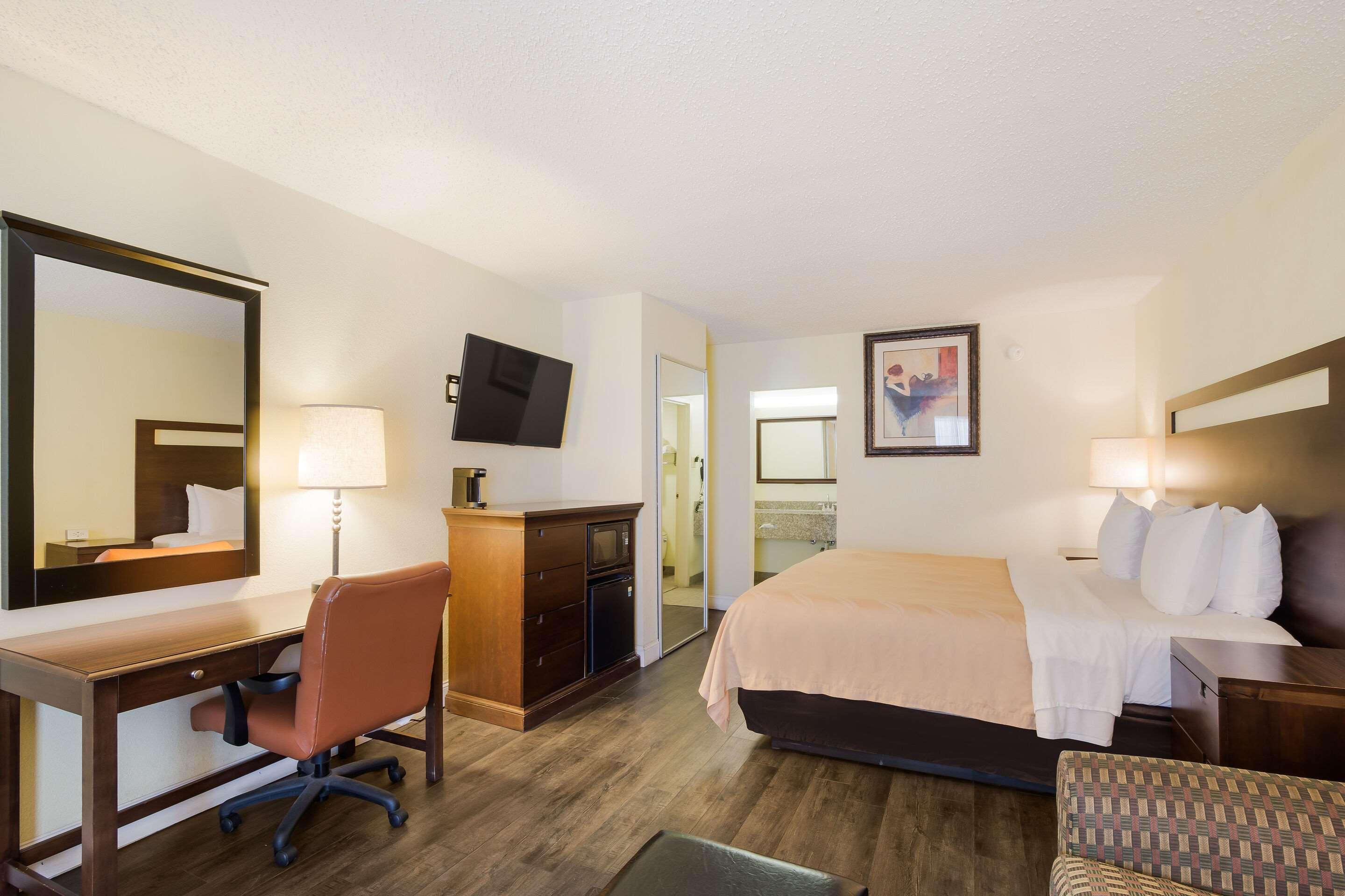 Quality Inn & Suites Conference Center Statesboro Historic District Kültér fotó