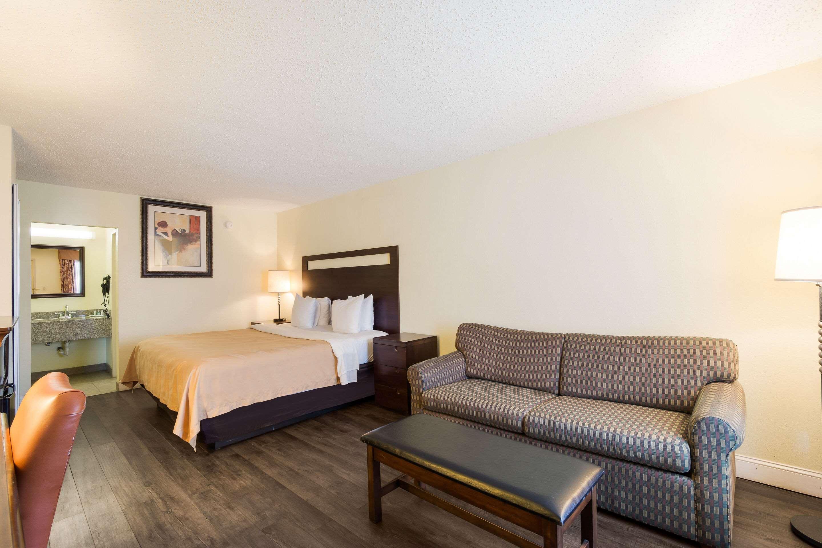 Quality Inn & Suites Conference Center Statesboro Historic District Kültér fotó
