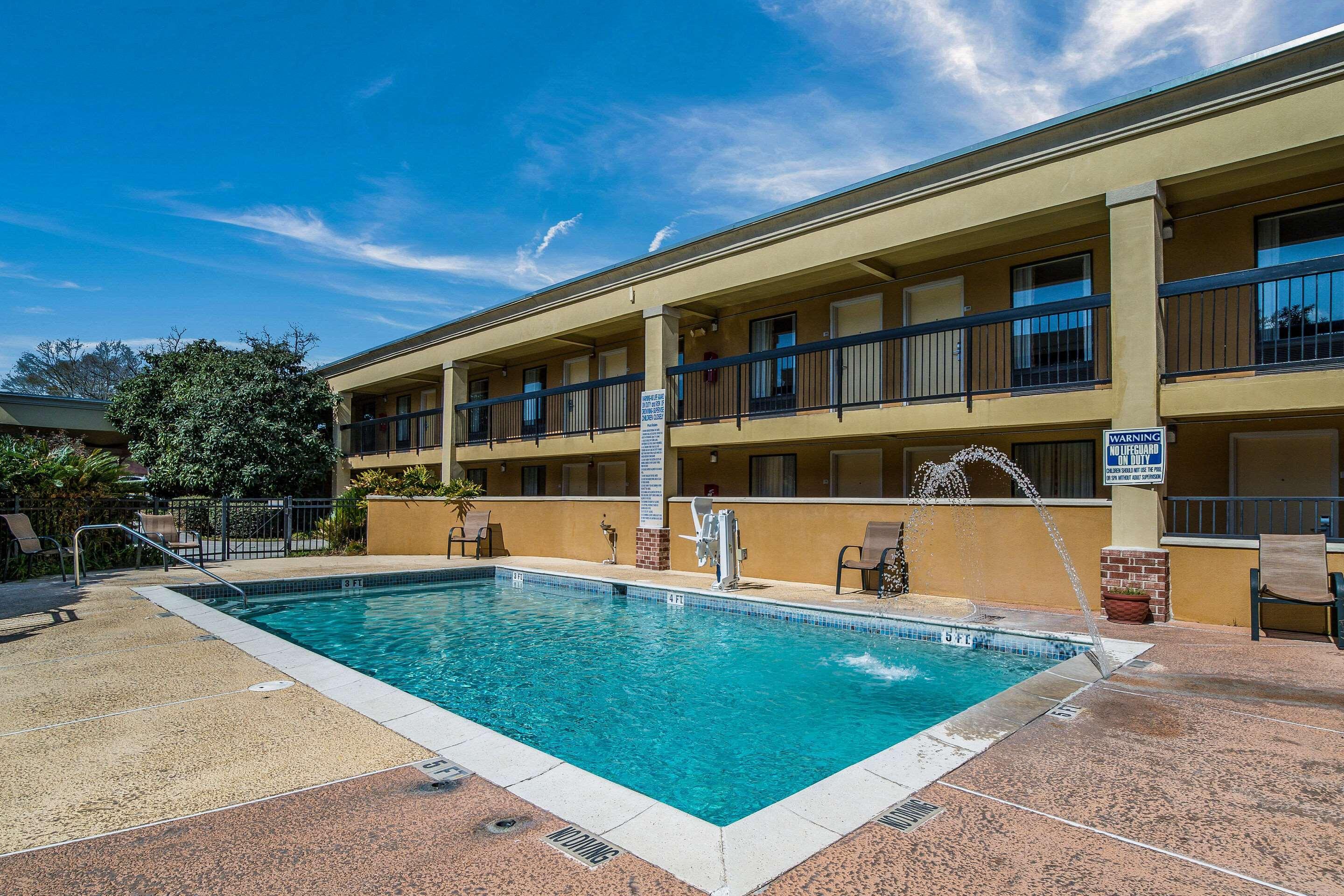 Quality Inn & Suites Conference Center Statesboro Historic District Kültér fotó